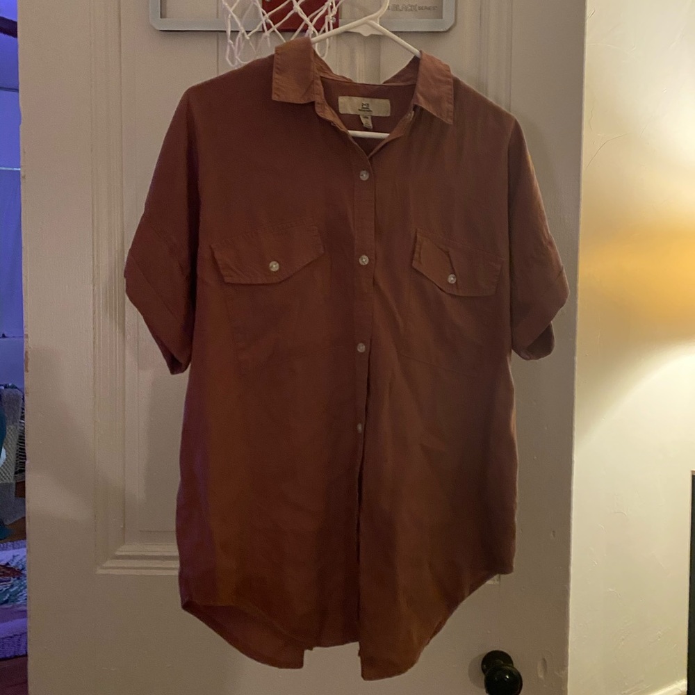 Women’s short sleeve button-down shirt (maroon)